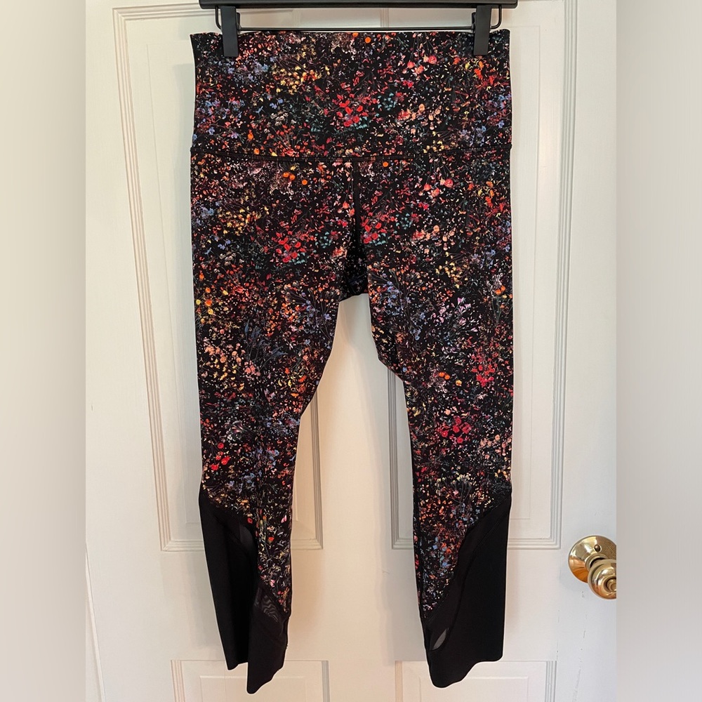 LULULEMON Wunder Under High Rise Crop Yoga Leggings Size 10 Floral EUC